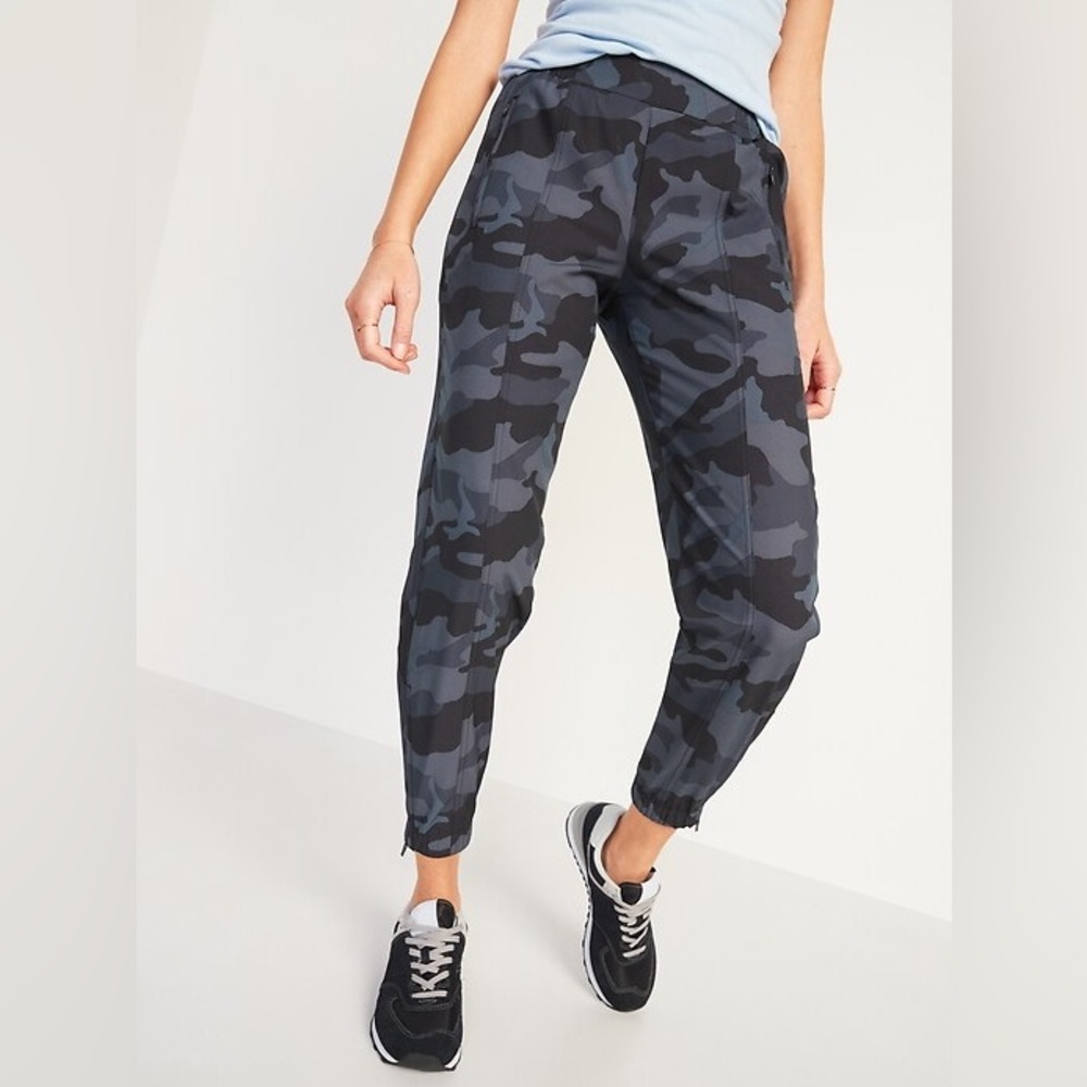 Old Navy Mid-Rise StretchTech Joggers Camo